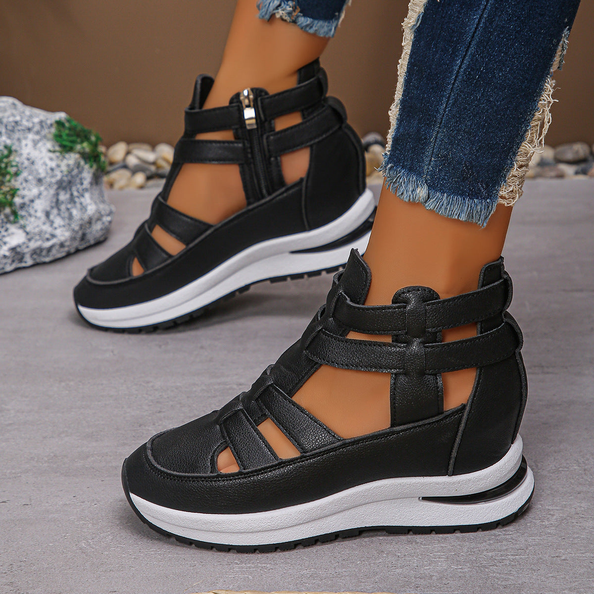 Close-toed Hollow-out Sandals