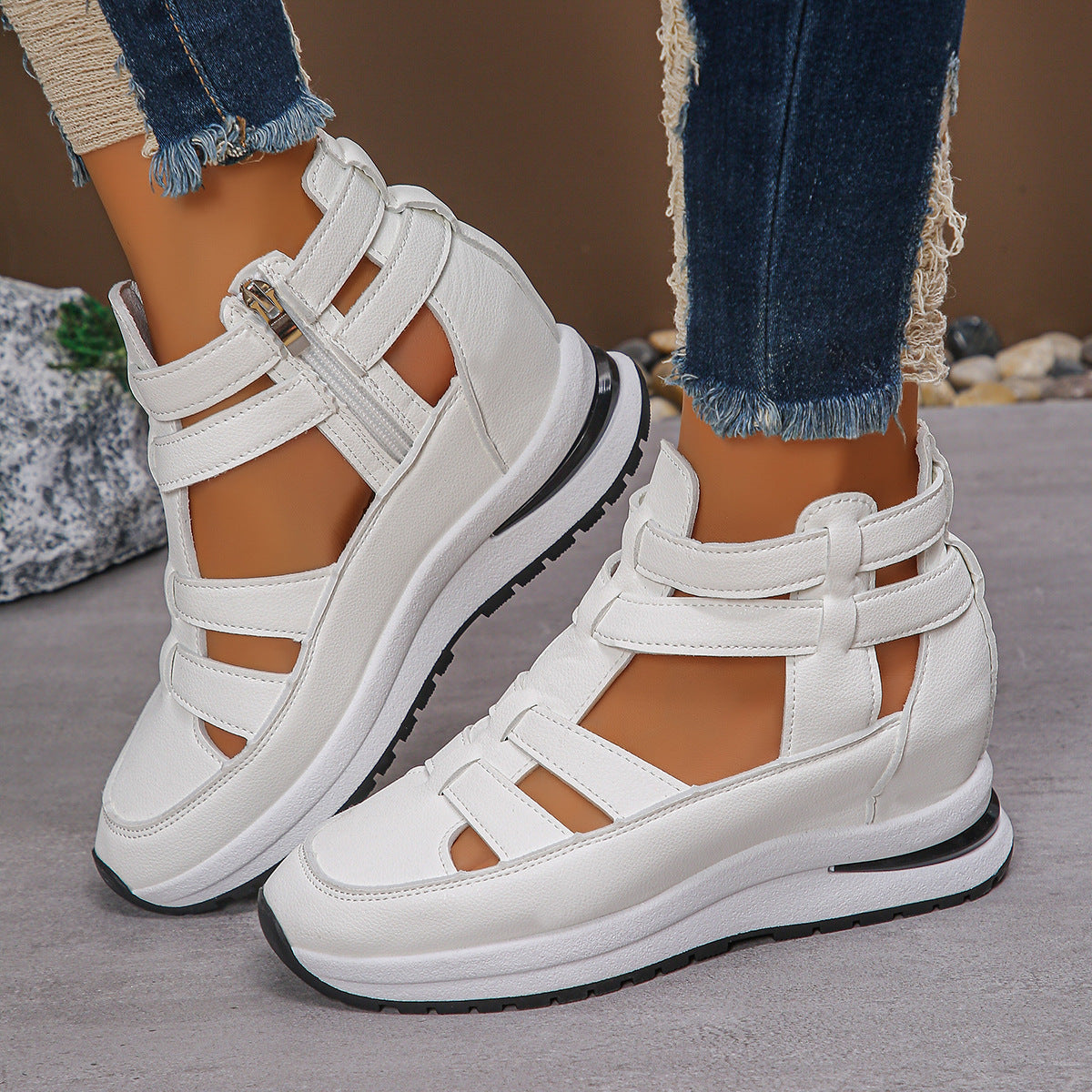 Close-toed Hollow-out Sandals