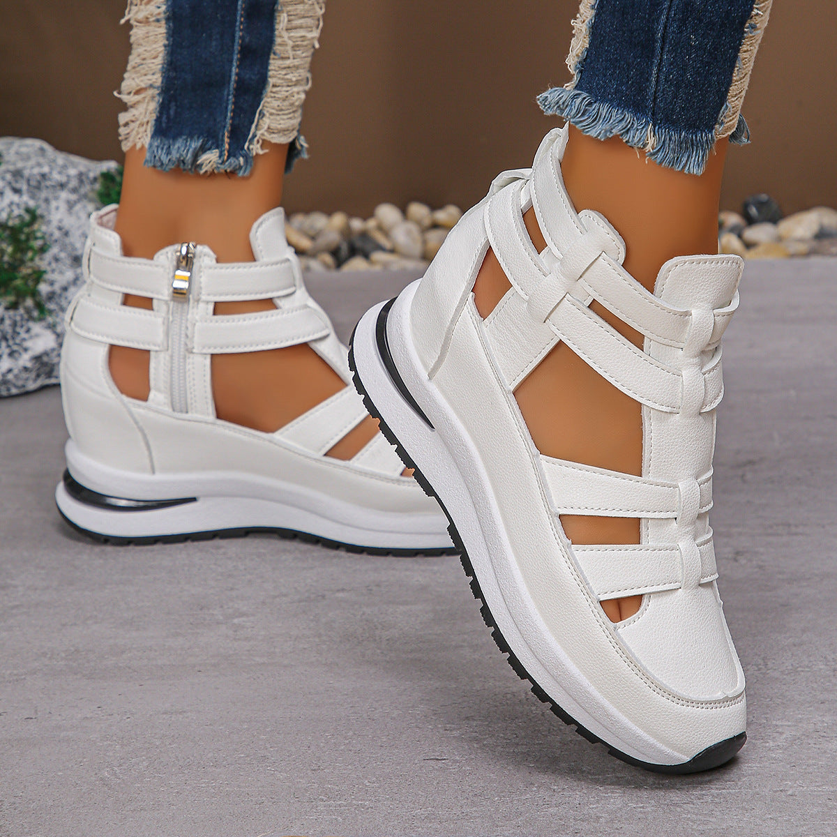 Close-toed Hollow-out Sandals